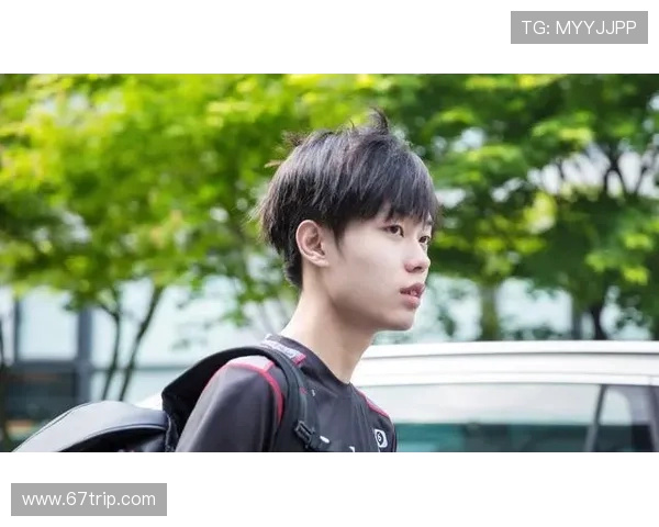 RNG在高校联赛中的团队协作表现分析与点评